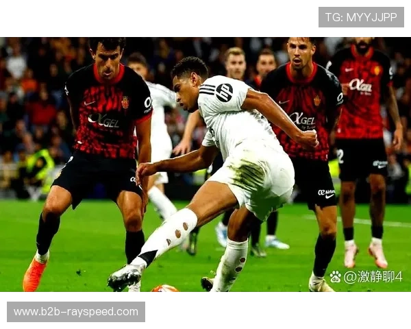 姆巴佩头球中柱，罗德里戈抽射再中横梁，皇马围攻塞维利亚球门