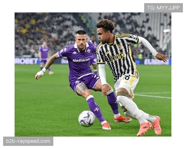 看台特写:随队远征的尤文图斯老年球迷眼含热泪 看台特写:随队远征的尤文图斯老年球迷眼含热泪